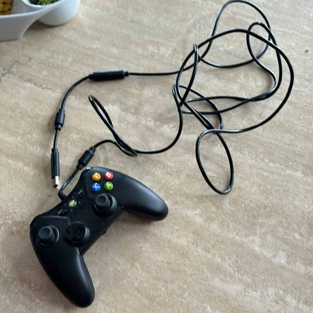 Xbox USB Plug In Controller - Picture 1 of 3